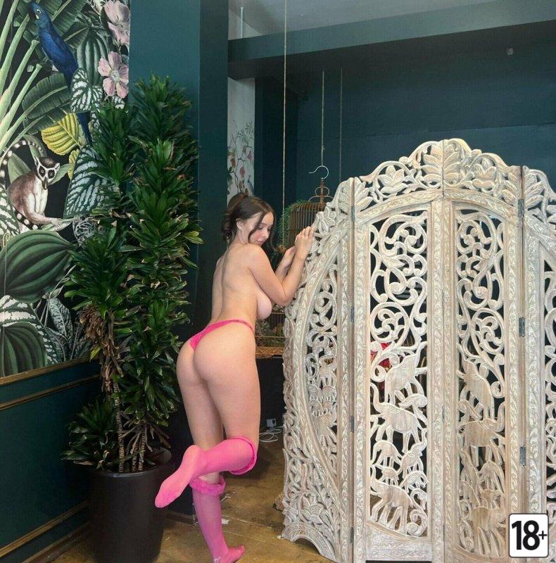 Пикантные фото с красотками: грациозные прогибы и преимущества тела