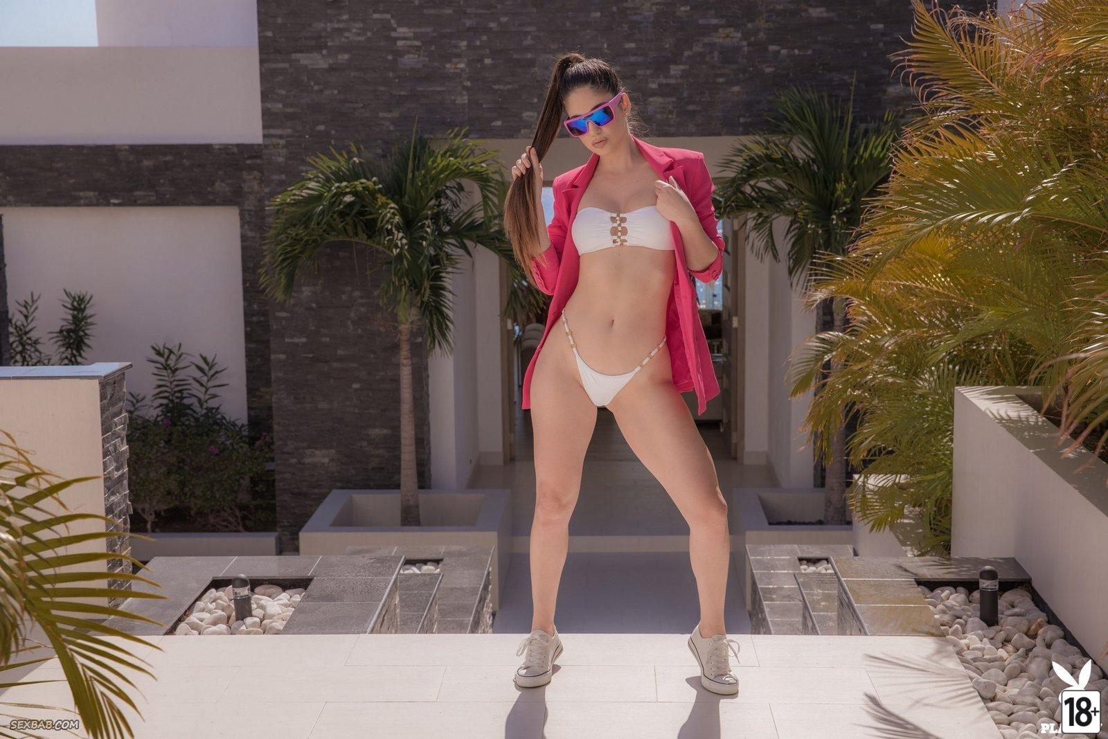 Сексуальная модель с голой красотой: фотосессия для журнала Плейбой