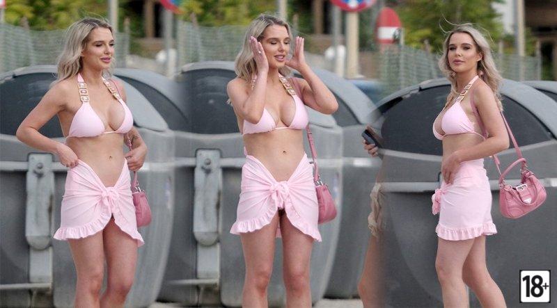 Сексуальна красавиця Хелен Флэнаган у бикині на івіці відкриває своє сексуальне тіло