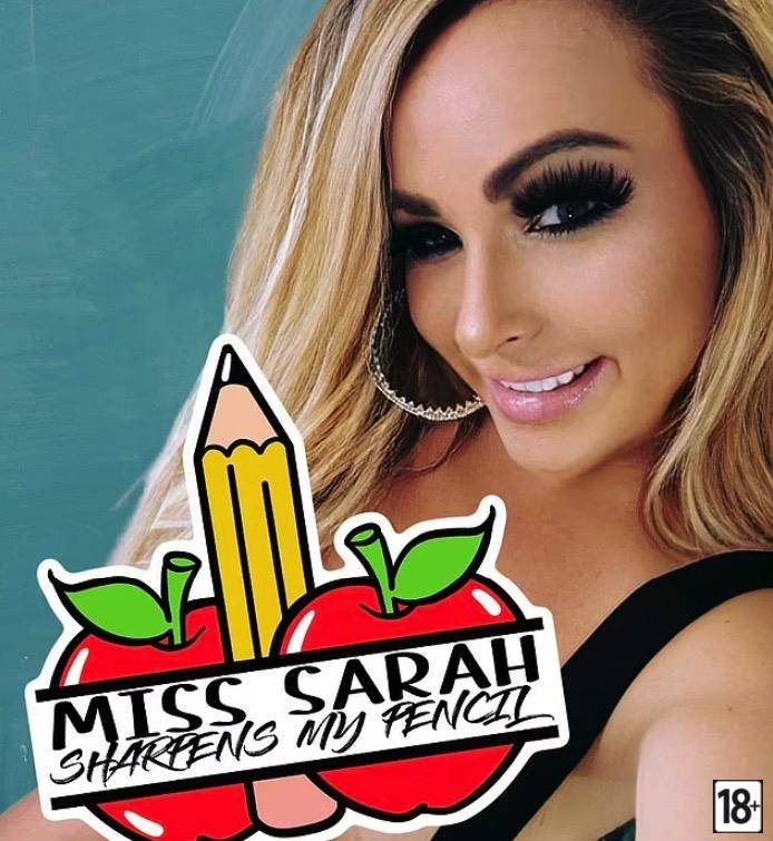 Училка в образе сочной MILF-училки завелаOnlyFans і втратила роботу через злочин