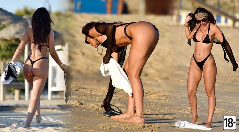 Красивая Дженнифер Меткалф в откровенном бикини на пляже в Испании