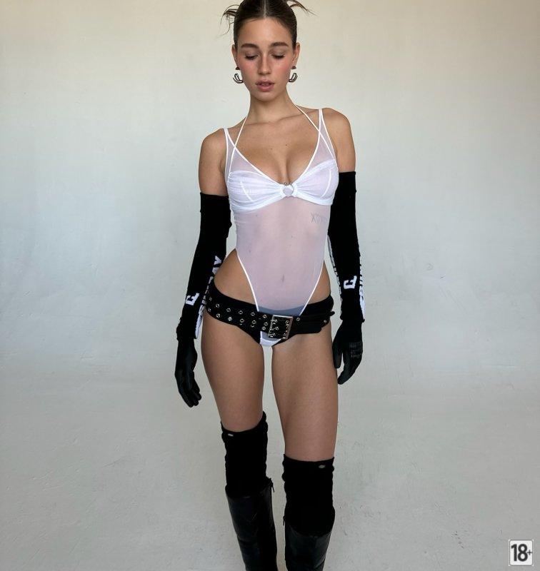 Анна Малыгон на откровенных фотографиях яскрава мода і сексуальність у кожному кадрі