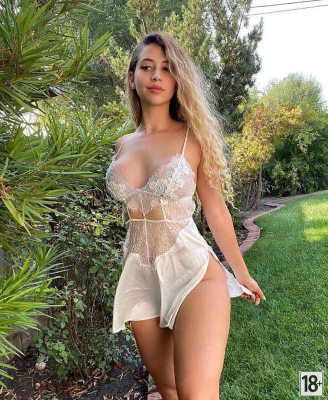 Горячие селфи красивых девушек в нижнем белье с откровенными позами