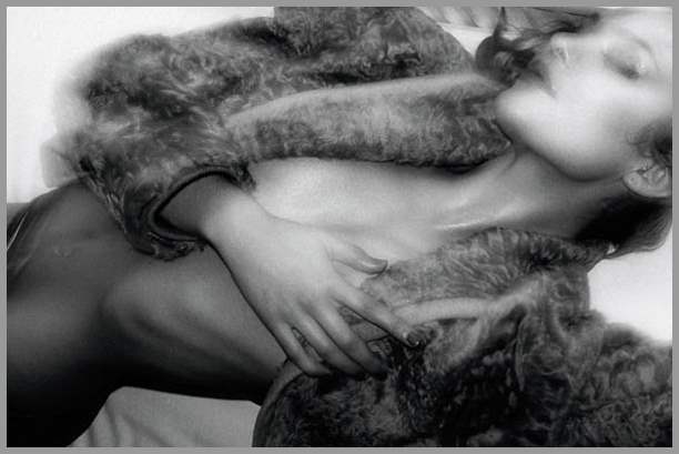 Топлес-фотосессия Кэндис Свейнпол (Candice Swanepoel)