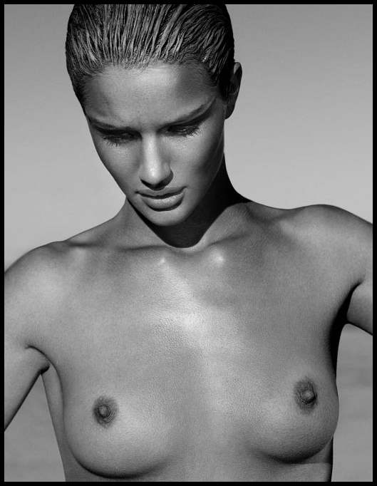 Топлес-фото Рози Хантингтон-Уайтли (Rosie Huntington-Whiteley) в журнале «Exit»