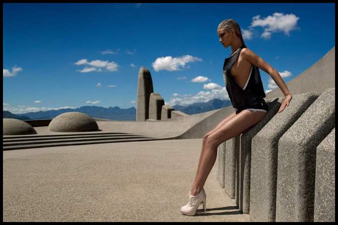 Топлес-фото Рози Хантингтон-Уайтли (Rosie Huntington-Whiteley) в журнале «Exit»