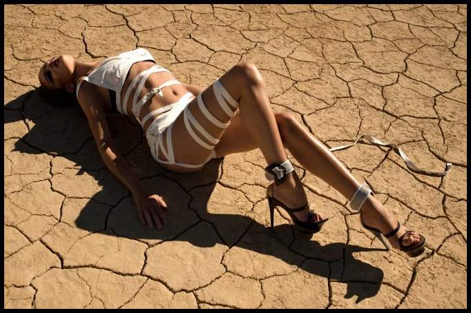 Топлес-фото Рози Хантингтон-Уайтли (Rosie Huntington-Whiteley) в журнале «Exit»