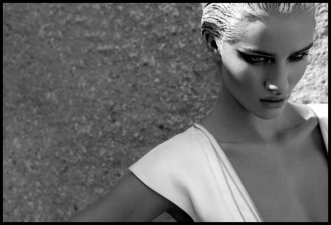 Топлес-фото Рози Хантингтон-Уайтли (Rosie Huntington-Whiteley) в журнале «Exit»