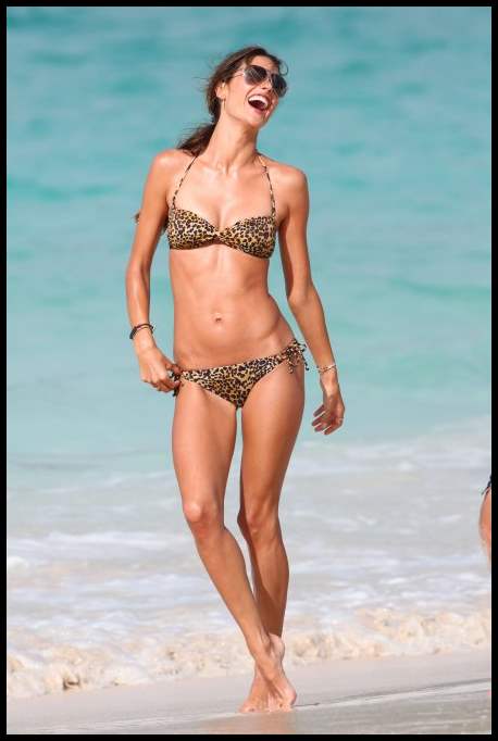 Алессандра Амбросио (Alessandra Ambrosio) в фотосессии для Victoria’s Secret