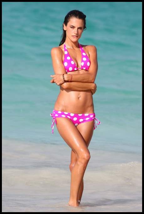 Алессандра Амбросио (Alessandra Ambrosio) в фотосессии для Victoria’s Secret
