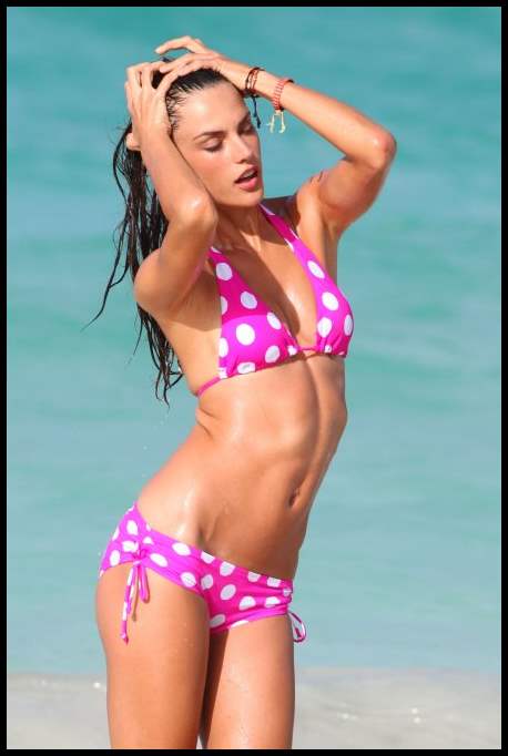 Алессандра Амбросио (Alessandra Ambrosio) в фотосессии для Victoria’s Secret