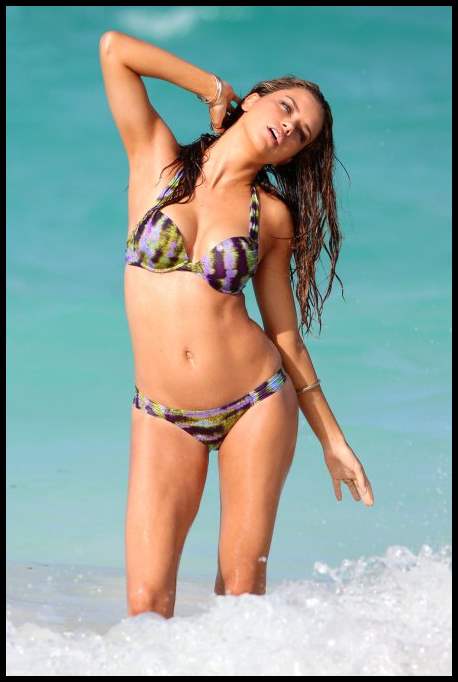 Адриана Лима (Adriana Lima) в фотосессии для Victoria’s Secret