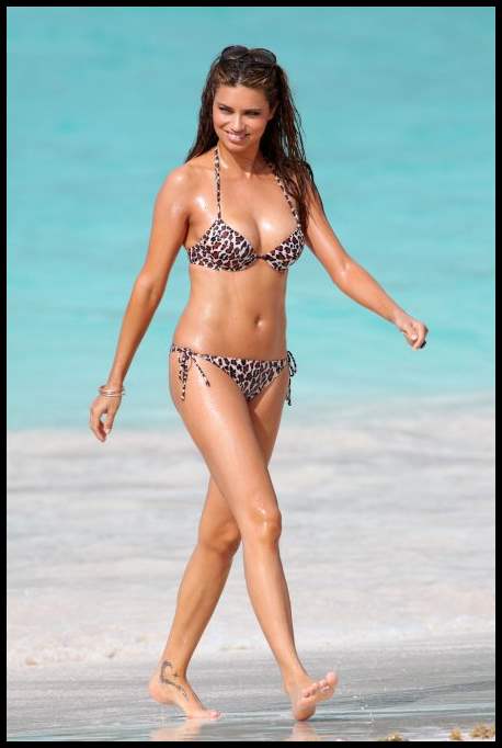 Адриана Лима (Adriana Lima) в фотосессии для Victoria’s Secret