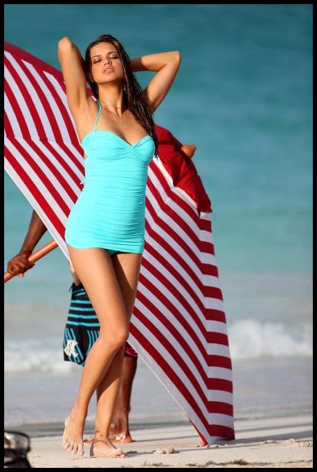 Адриана Лима (Adriana Lima) в фотосессии для Victoria’s Secret