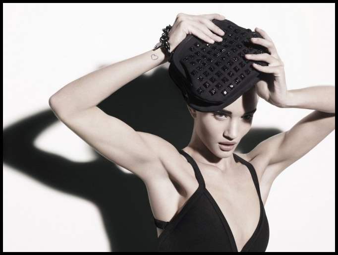 Рози Хантингтон-Уайтли (Rosie Huntington-Whiteley) обнажилась для рекламы бренда «Thomas Wylde»