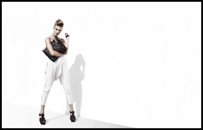 Рози Хантингтон-Уайтли (Rosie Huntington-Whiteley) обнажилась для рекламы бренда «Thomas Wylde»