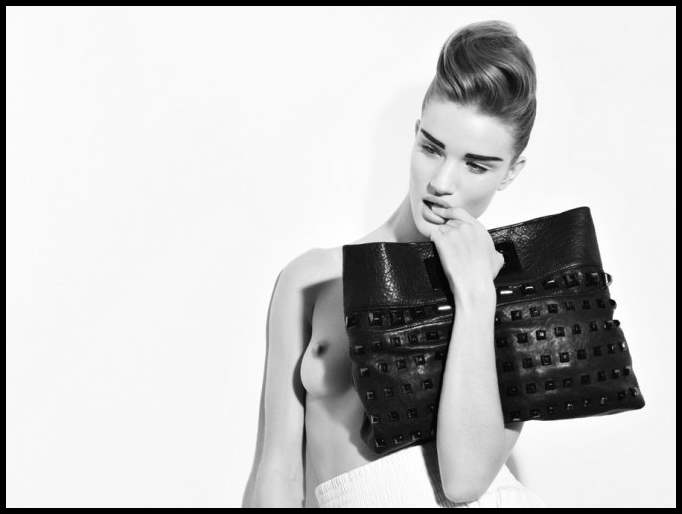 Рози Хантингтон-Уайтли (Rosie Huntington-Whiteley) обнажилась для рекламы бренда «Thomas Wylde»