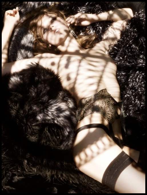 Маша Новоселова в испанском Vogue