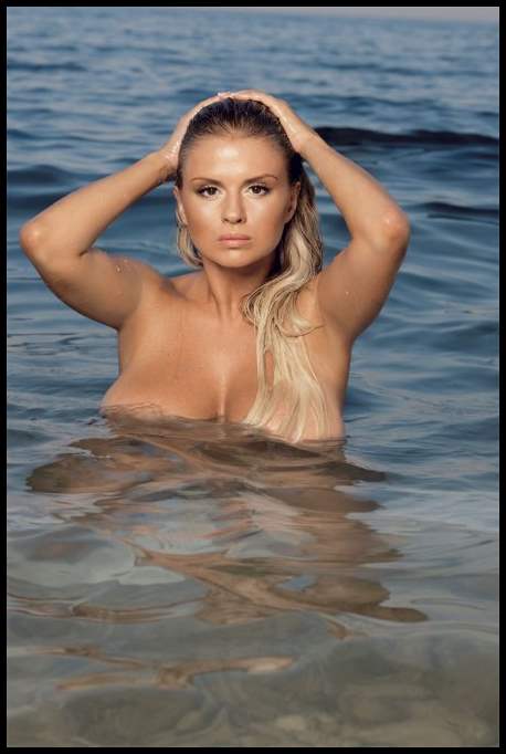 Голая Анна Семенович в «Maxim» (фото)