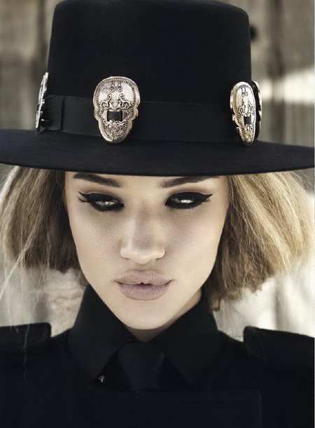 Рози Хантингтон-Уайтли (Rosie Huntington-Whiteley) обнажилась для книги «Ten Times Rosie»