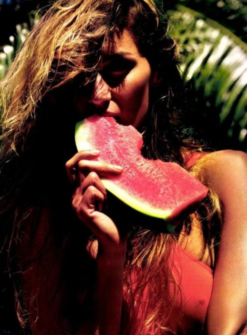 Жизель Бундхен (Gisele Bundchen) в фотосессии для журнала «Vogue»