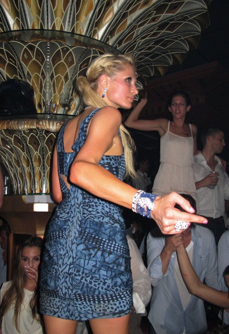 Пэрис Хилтон (Paris Hilton) топлес и просто на вечеринке (фото)