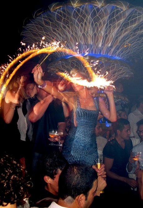 Пэрис Хилтон (Paris Hilton) топлес и просто на вечеринке (фото)