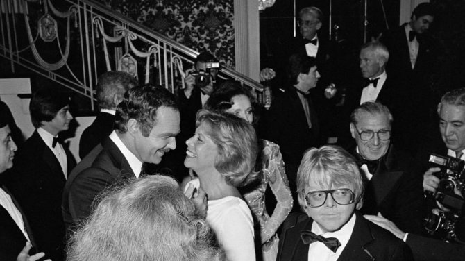 Седина в бороду – бес в ребро многим знаменитостям