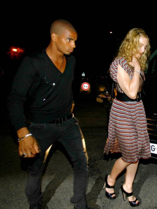 Седина в бороду – бес в ребро многим знаменитостям