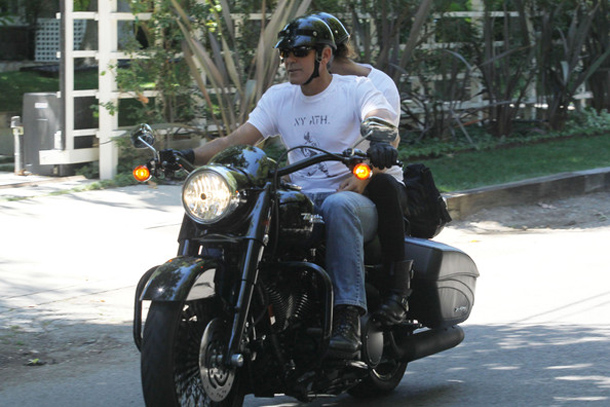 Знаменитости в уик-энд (фото папарацци) Знаменитости в уик-энд (фото папарацци)