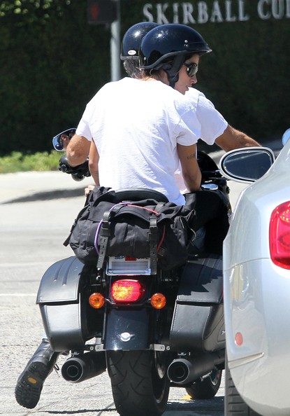 Знаменитости в уик-энд (фото папарацци) Знаменитости в уик-энд (фото папарацци)