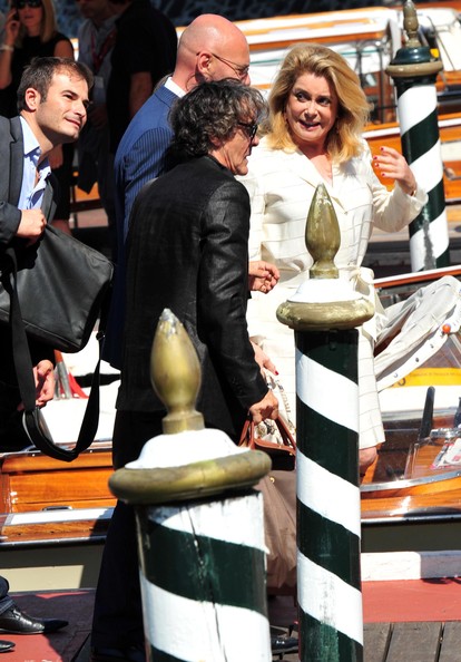 Знаменитости в уик-энд (фото папарацци) Знаменитости в уик-энд (фото папарацци)