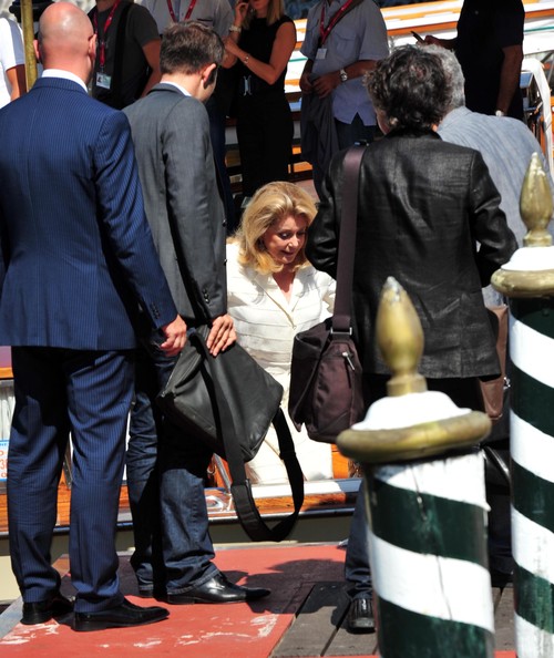 Знаменитости в уик-энд (фото папарацци) Знаменитости в уик-энд (фото папарацци)