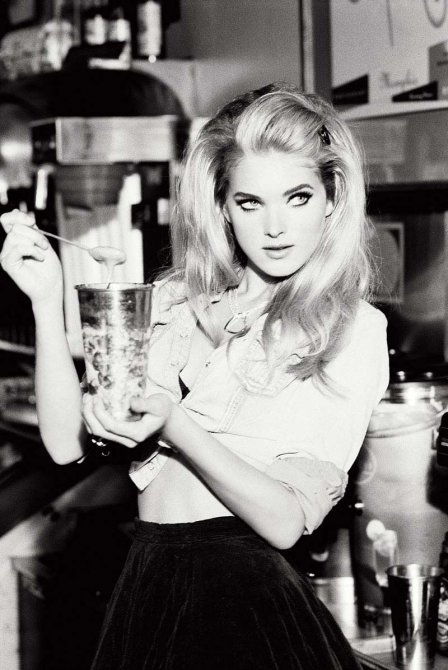 Алиса Миллер (Alyssa Miller) в стиле ретро для Guess