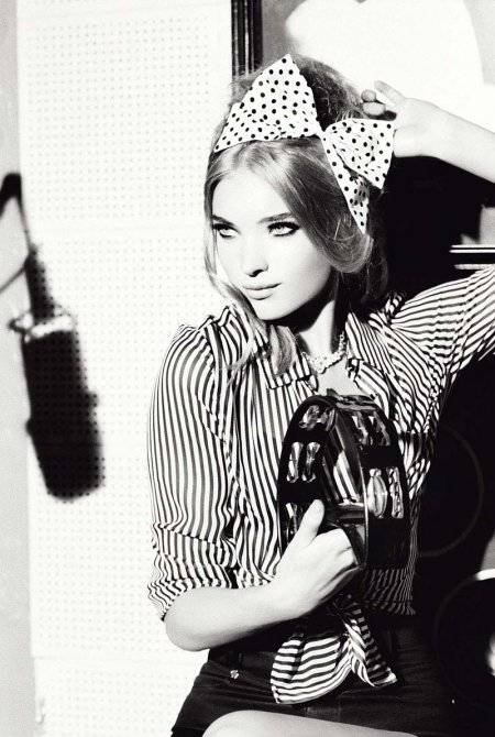 Алиса Миллер (Alyssa Miller) в стиле ретро для Guess