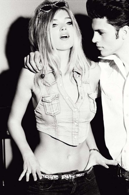 Алиса Миллер (Alyssa Miller) в стиле ретро для Guess