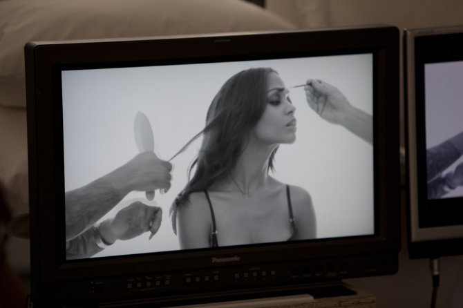 Зои Салдана (Zoe Saldana) в фотосессии для Calvin Klein