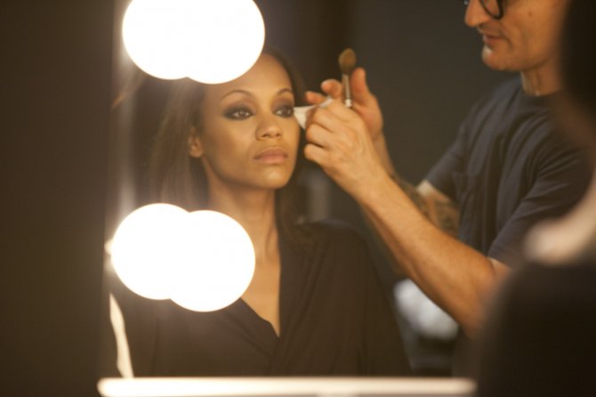 Зои Салдана (Zoe Saldana) в фотосессии для Calvin Klein