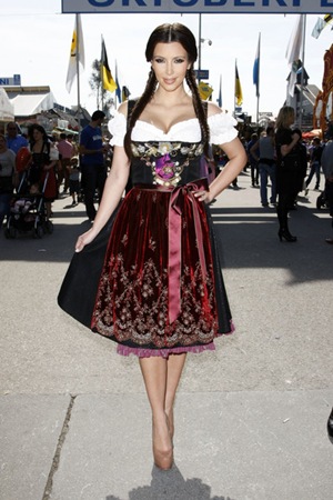 Ким Кардашян (Kim Kardashian) на фестивале пива «Октоберфест» в Германии