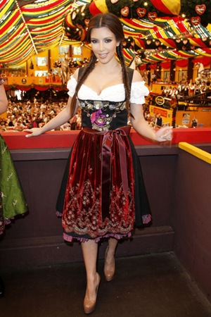 Ким Кардашян (Kim Kardashian) на фестивале пива «Октоберфест» в Германии