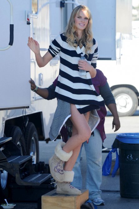 Анна Вялицына (Anne Vyalitsyna) снялась в постели с вокалистом Maroon 5