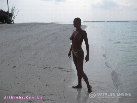 Голая Анастасия Волочкова на Мальдивах (14 фото)