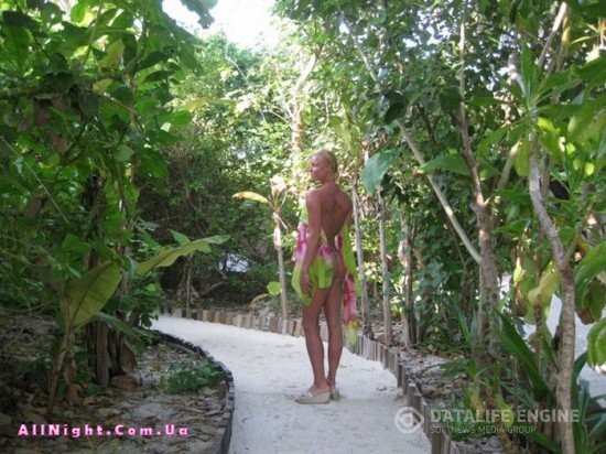 Голая Анастасия Волочкова на Мальдивах (14 фото)