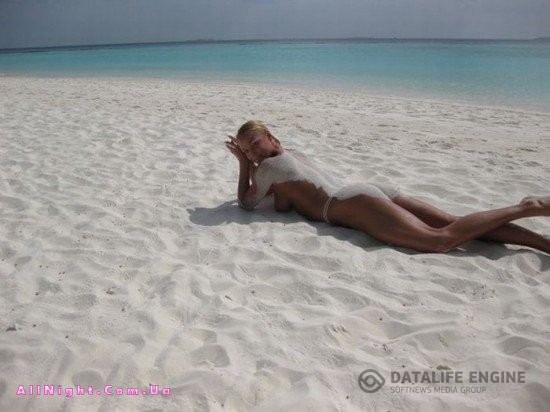 Голая Анастасия Волочкова на Мальдивах (14 фото)