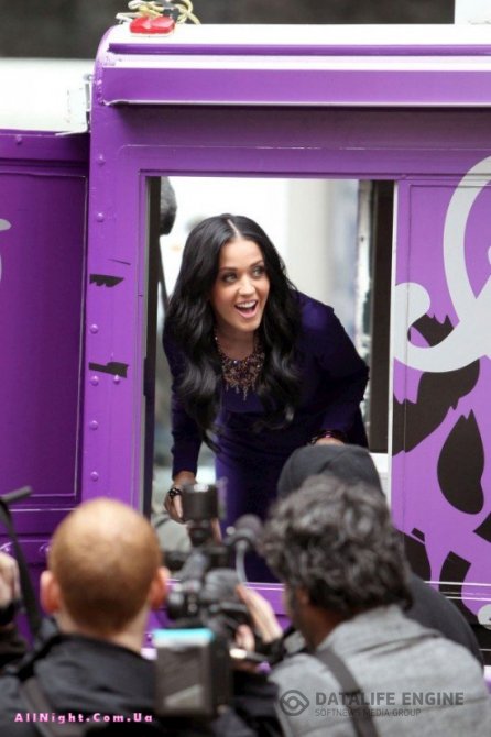 Кэти Перри презентовала духи «Purr» (16 фото)