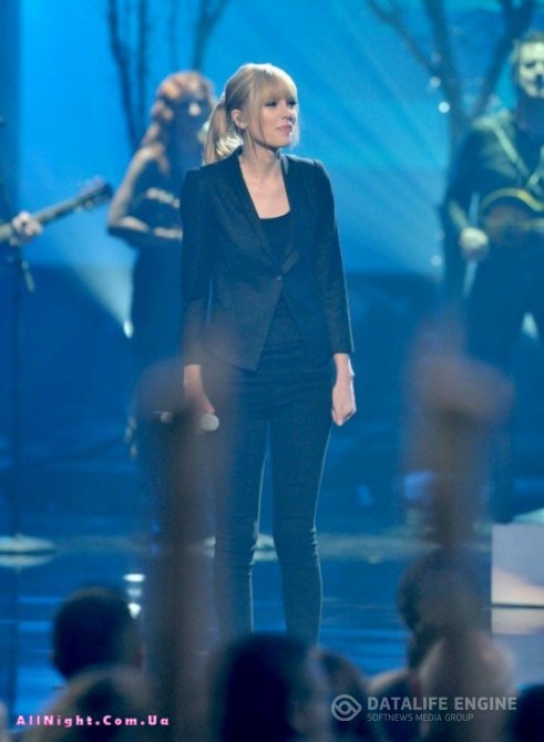 Тейлор Свифт на American Music Awards 2010 (20 фото)