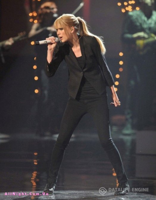Тейлор Свифт на American Music Awards 2010 (20 фото)