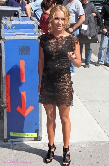 Hayden Panettiere в необычном платье (8 фото)