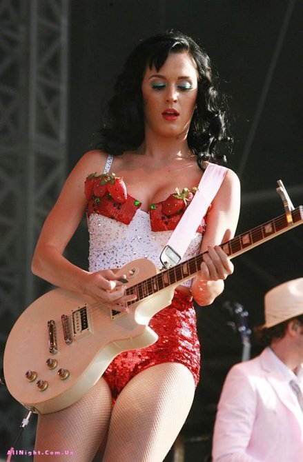 Кэти Перри на концерте (7 фото)