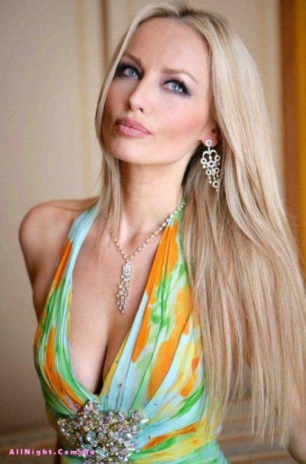 Красивые летние фото Adriana Karembeu